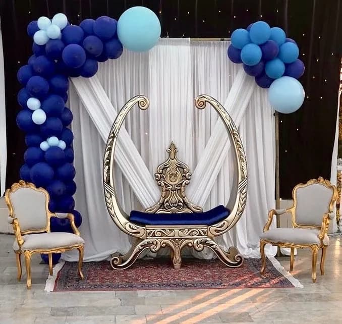 Dekor elegant blu dhe ari për gëzim familjar